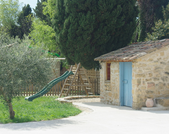 Les jeux enfants du Mas Bleu en Provence